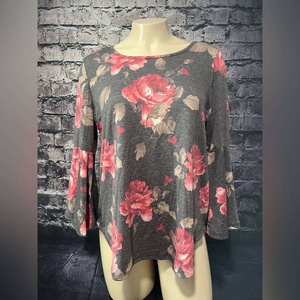 Bonded bell sleeve floral top